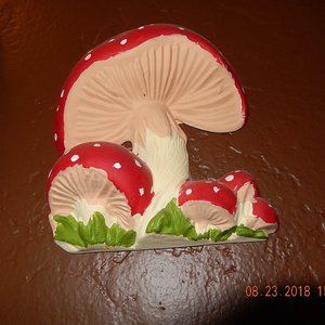 2 pcs ceramic mushrooms